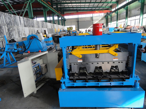 Metal Deck Forming Machine